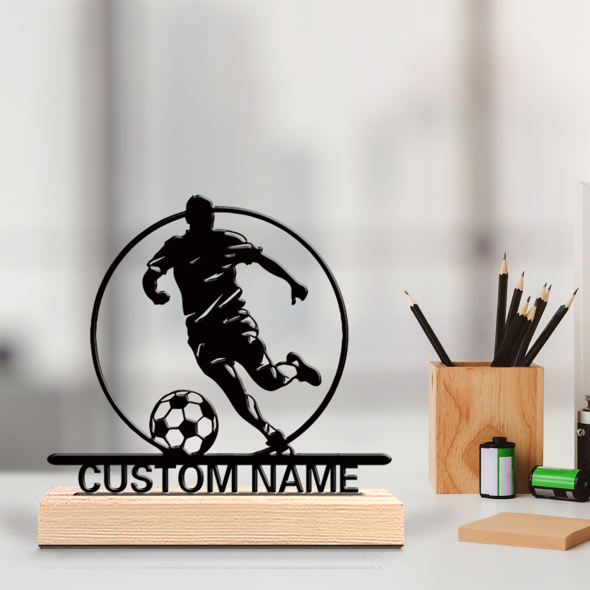 Office Furniture Direct - カスタムサッカー選手メタル像（名前入り）、木製台座付きテーブルデコレーション、サッカーファンへのギフト、誕生日/祝日/自宅/オフィス装飾